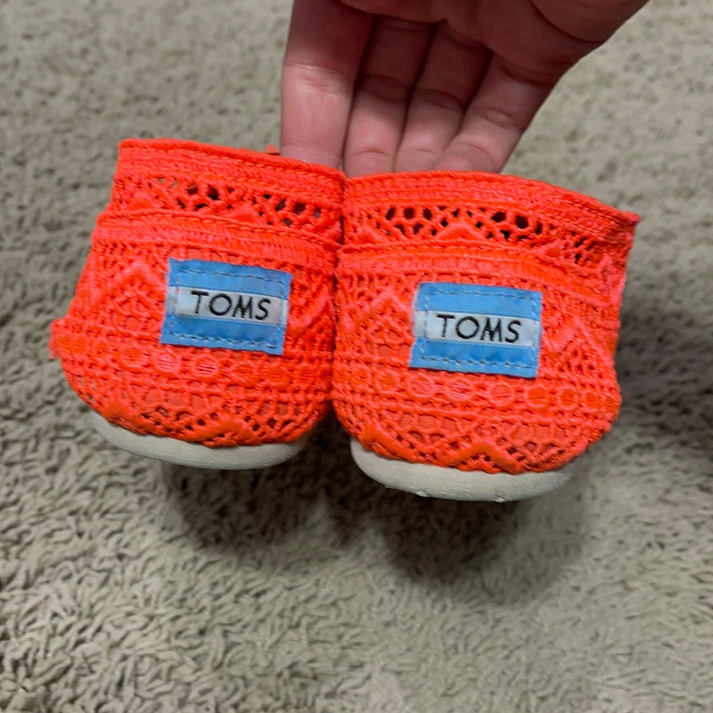 Neon orange Toms